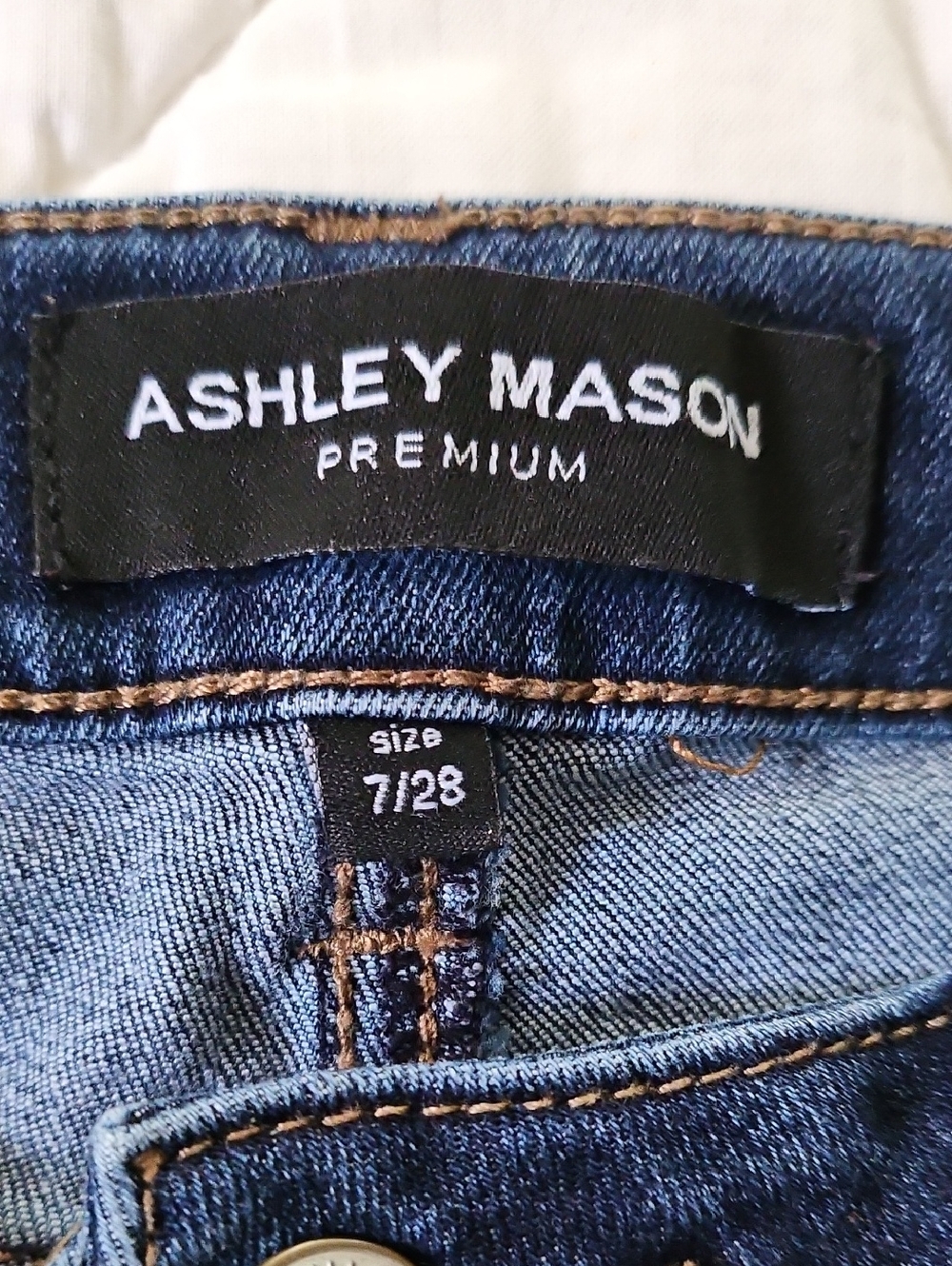 Ashley Mason Mid-Rise  Floral Embroidered Bootcut Jeans- Size 7 - Picture 8 of 10
